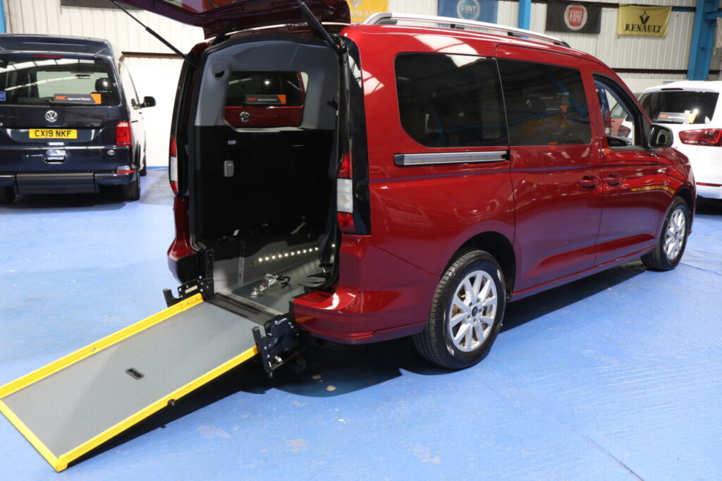 TOURNEO CONNECT TITANIUM PETROL Auto