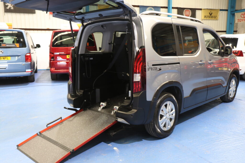 Peugeot Rifter wheelchair vehicle SF20 GUX