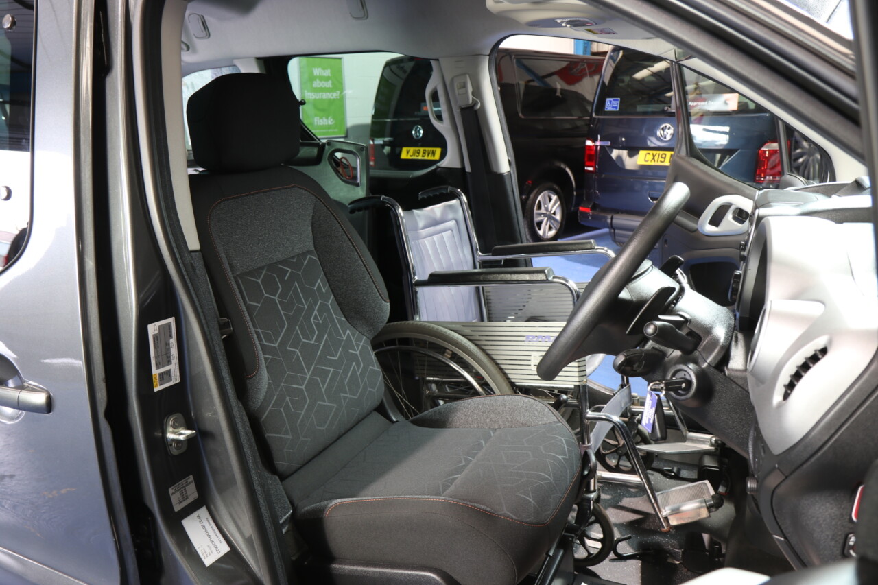 Peugeot Partner Wheelchair Upfront sf67