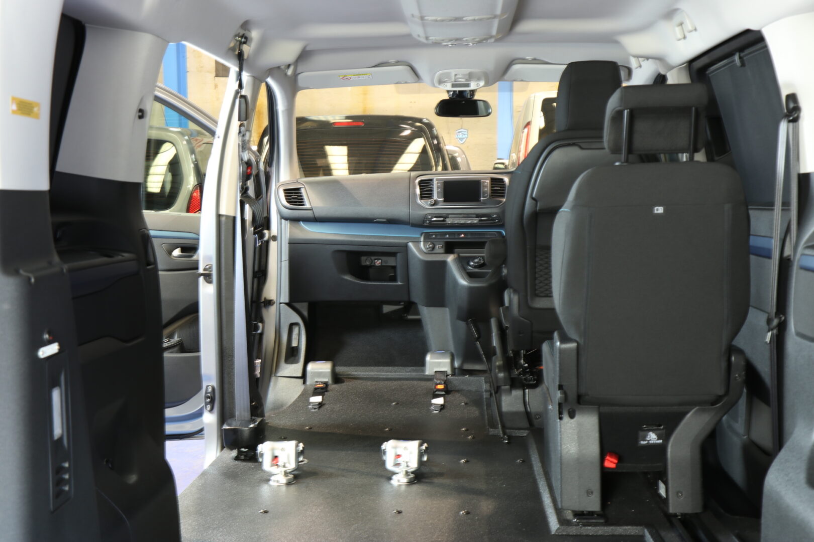 Peugeot Traveller Upfront wa21 bnd
