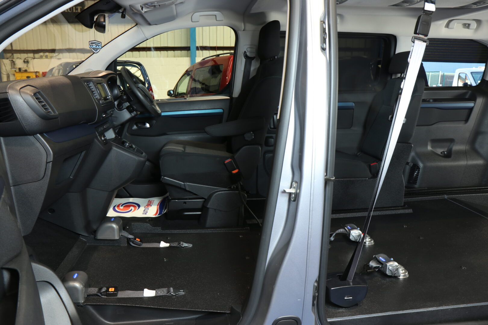 Peugeot Traveller Upfront wa21 bnd