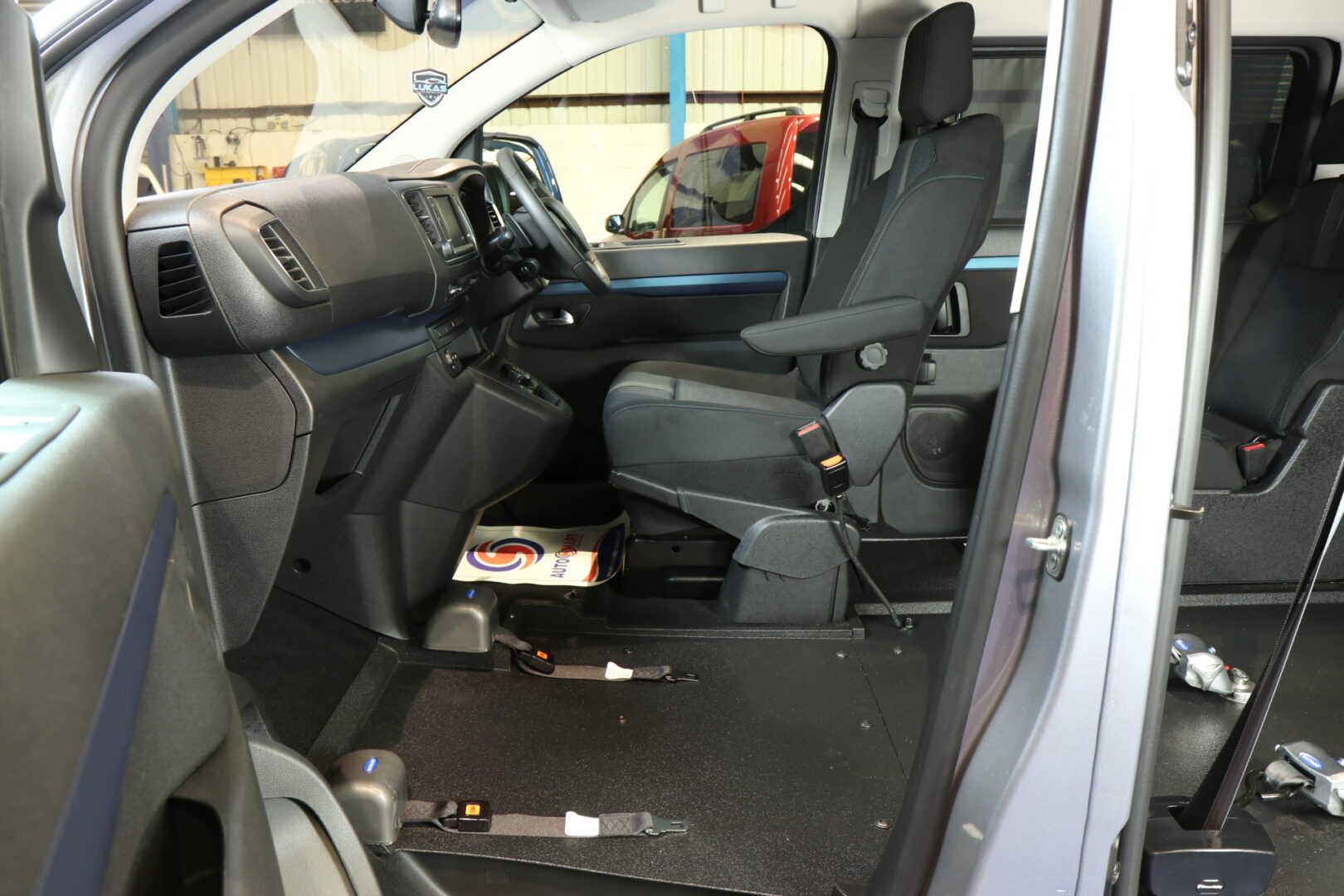 Peugeot Traveller Upfront wa21 bnd