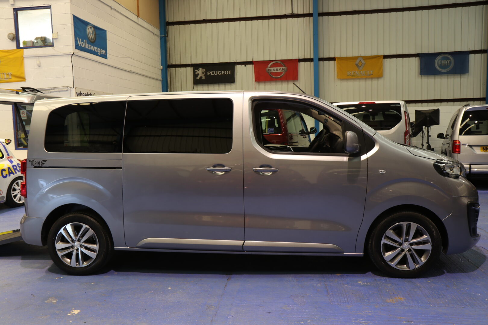 Peugeot Traveller Upfront wa21 bnd