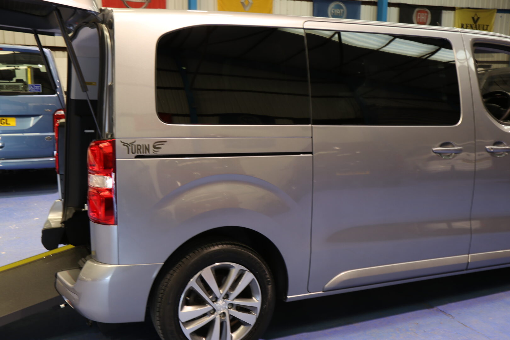 Peugeot Traveller Upfront wa21 bnd