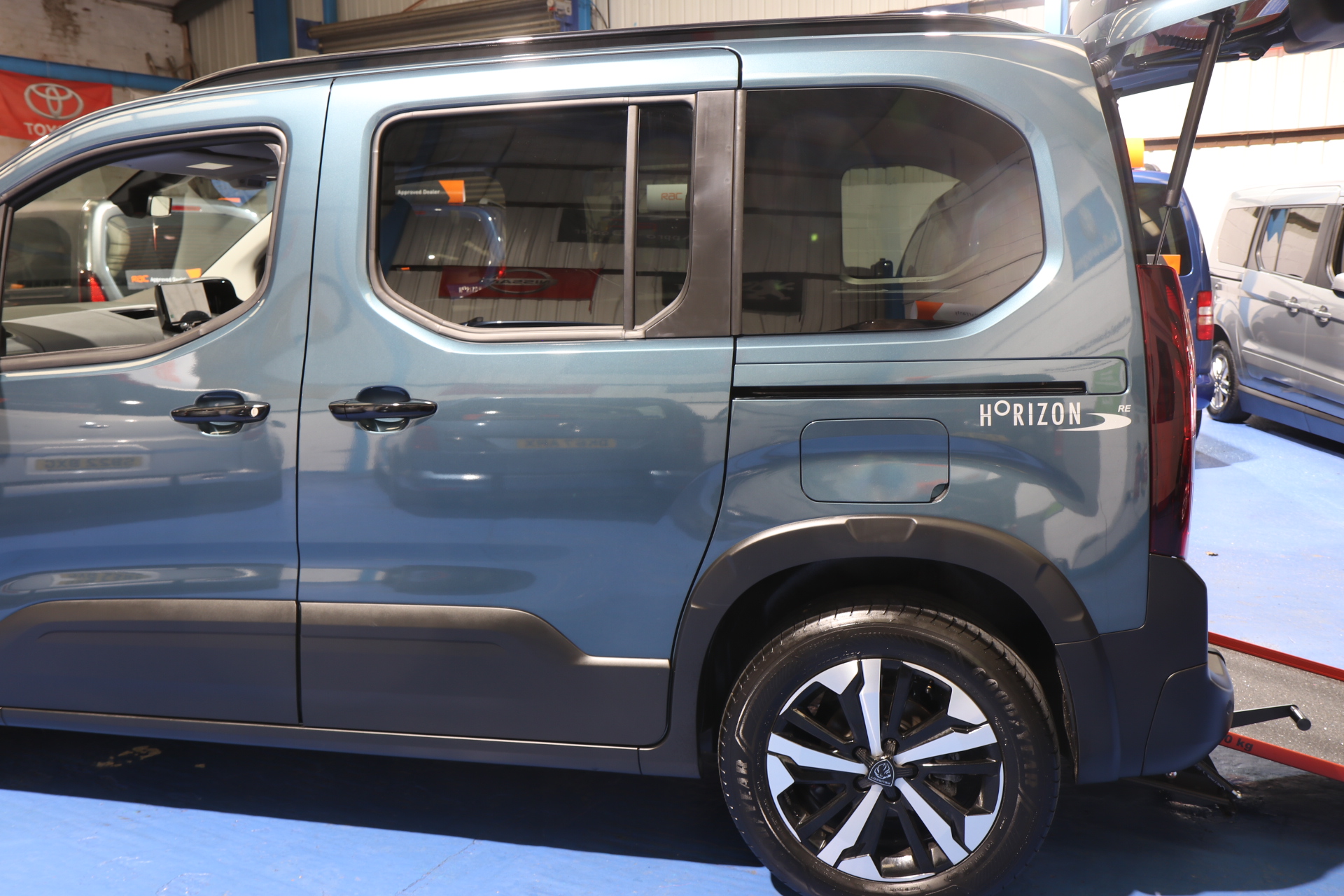 Rifter Wheelchair Car sh25 yuk