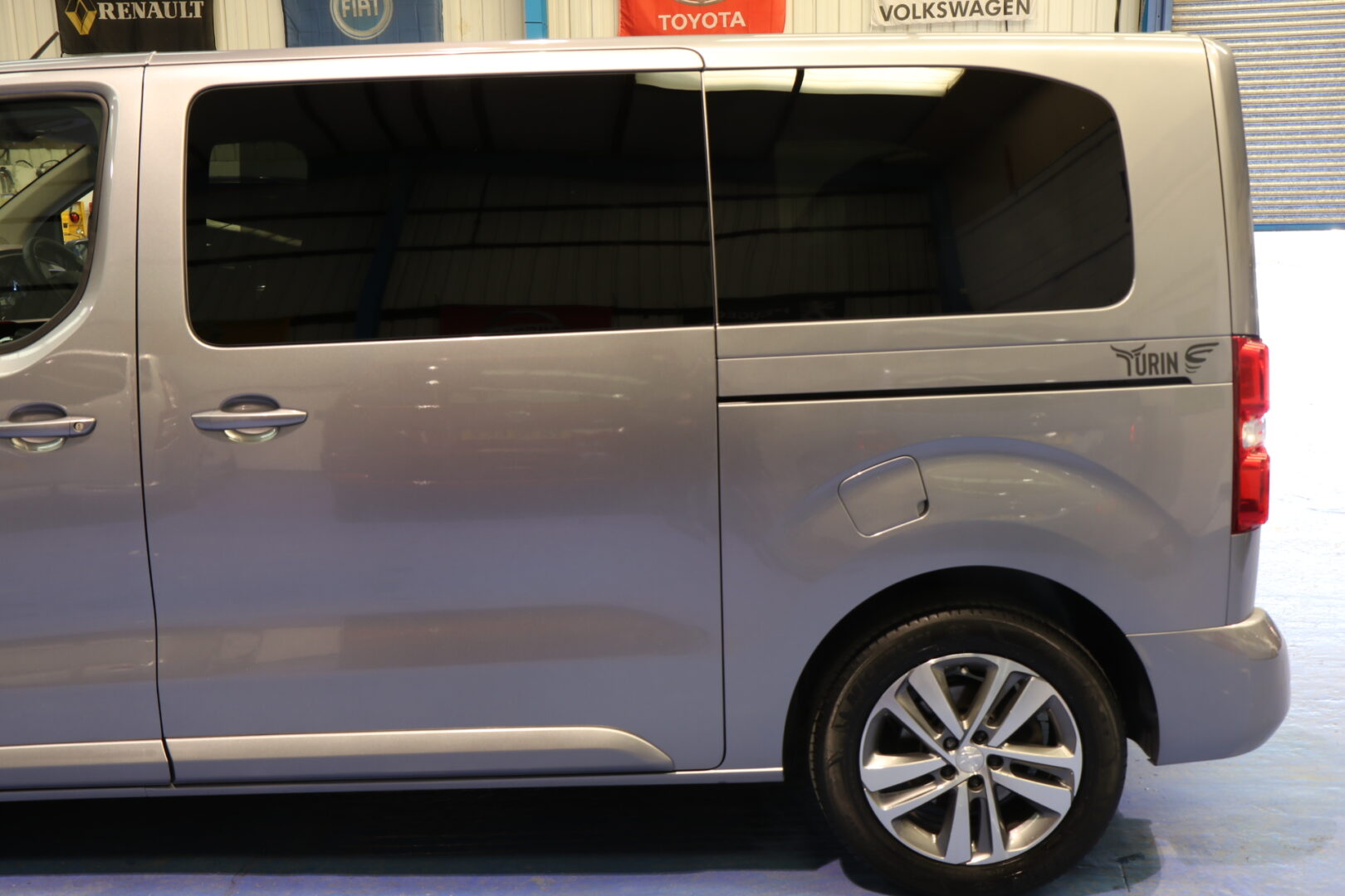 Peugeot Traveller Upfront wa21 bnd