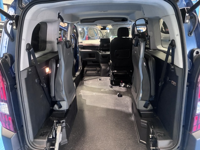 Peugeot Rifter Wheelchair Upfront Car