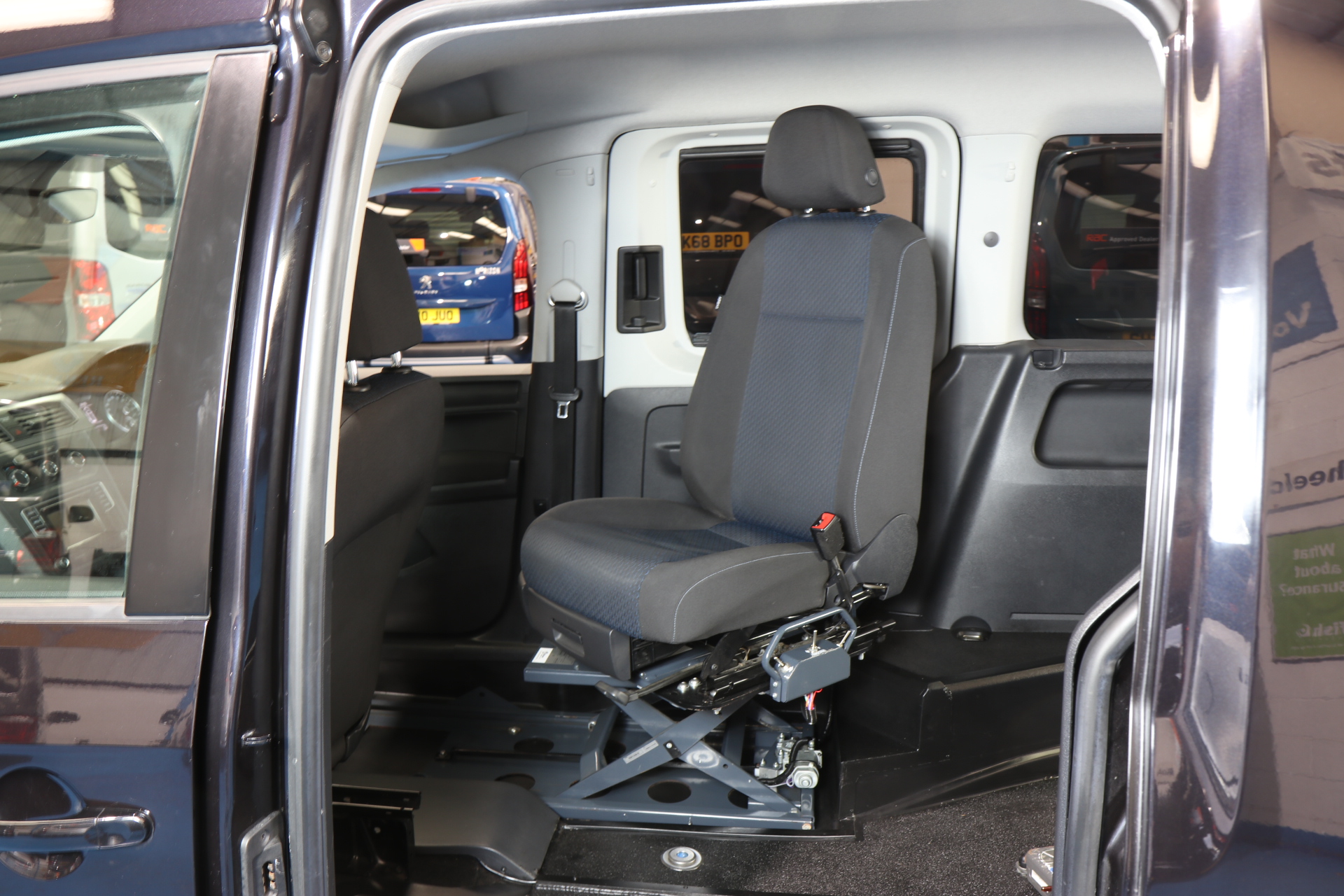 VW Caddy Transfer To Drive Car dv68