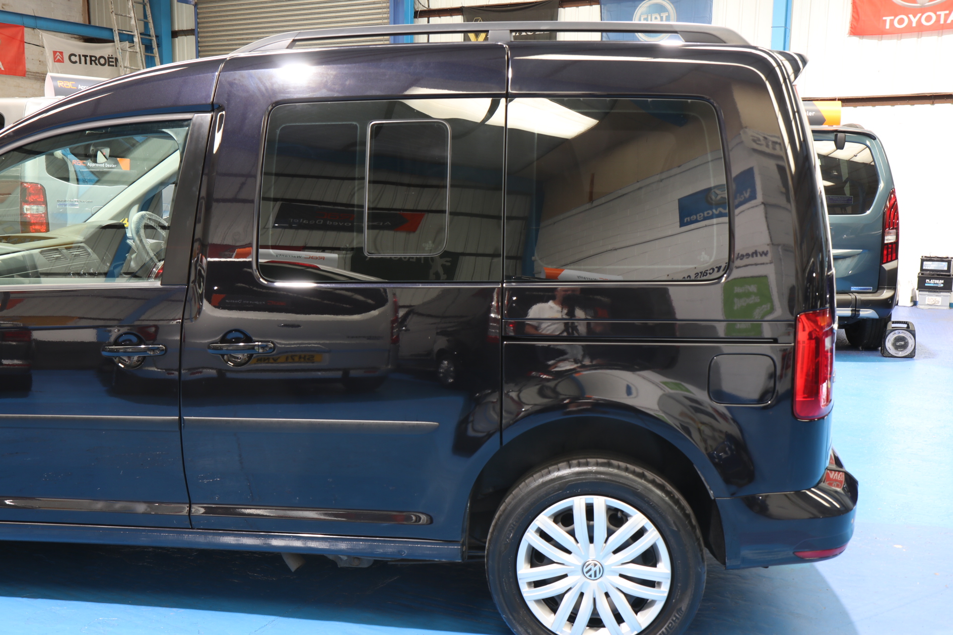 VW Caddy Transfer To Drive Car dv68
