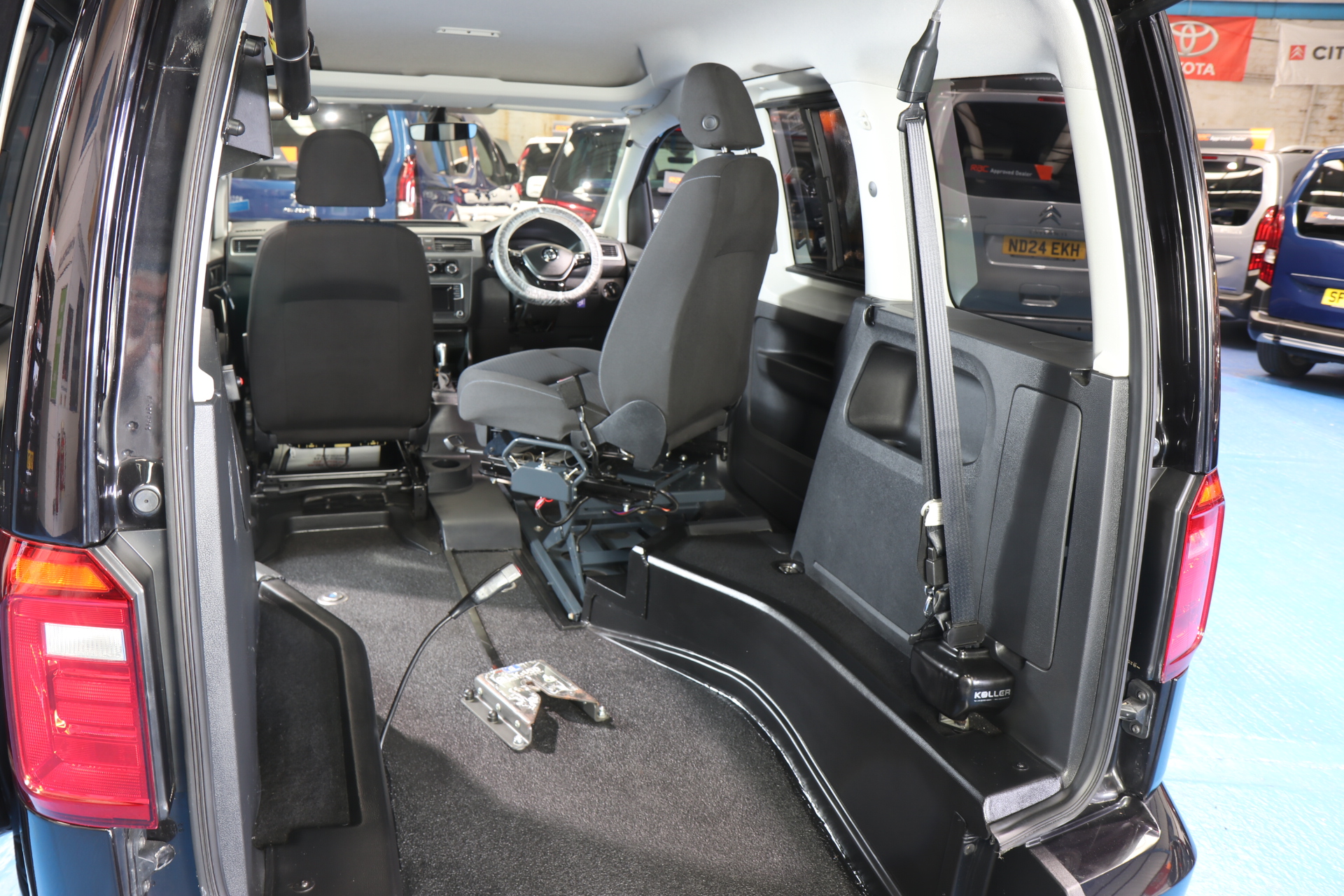 VW Caddy Transfer To Drive Car dv68