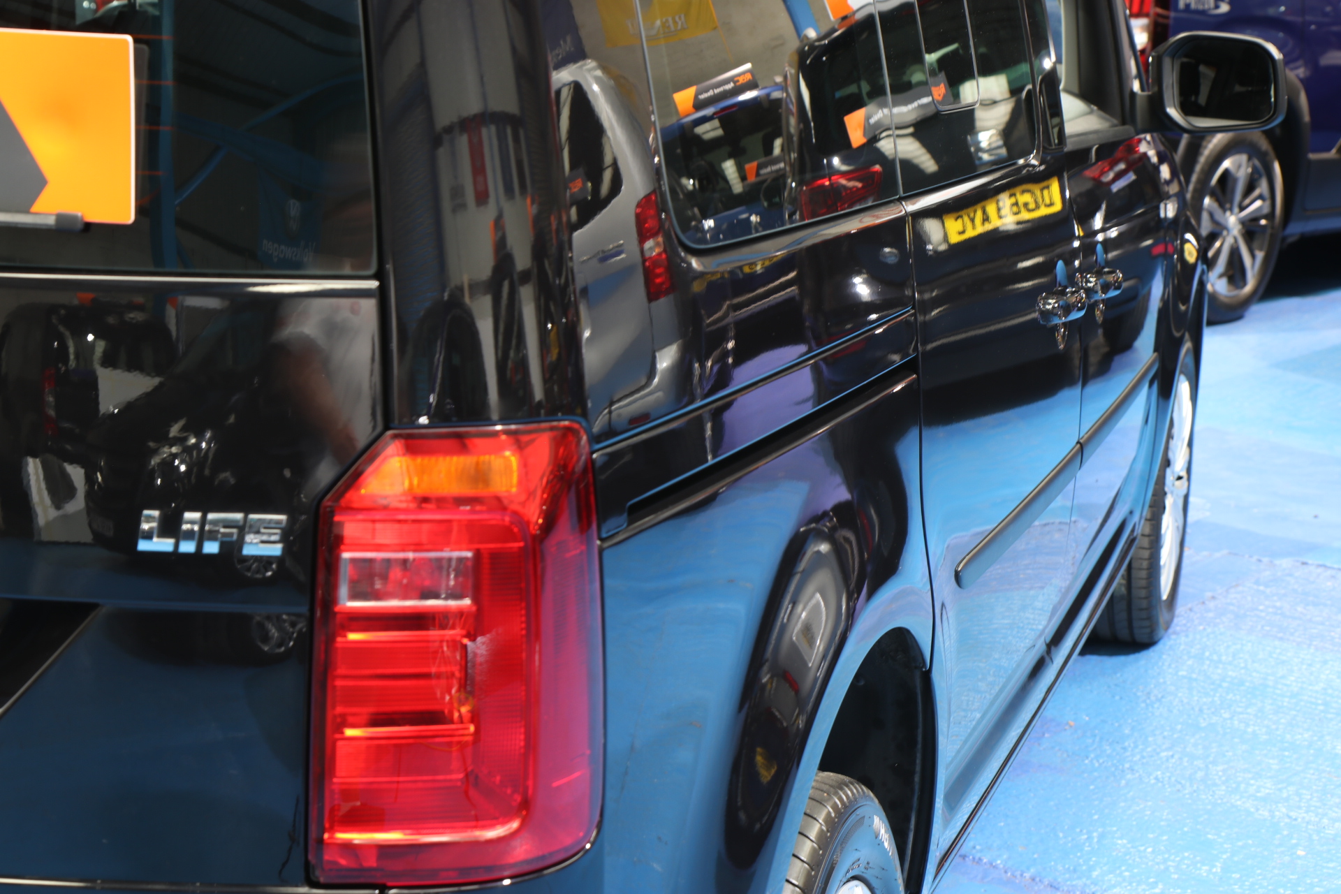 VW Caddy Transfer To Drive Car dv68