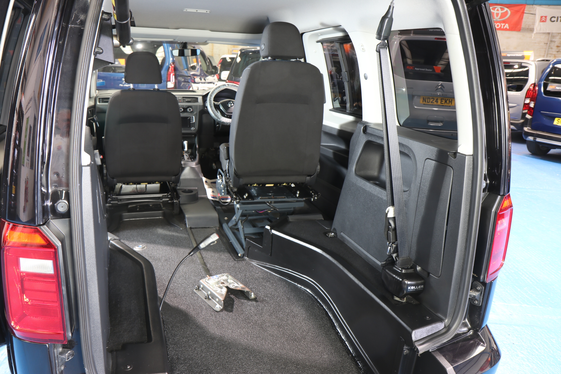 VW Caddy Transfer To Drive Car dv68
