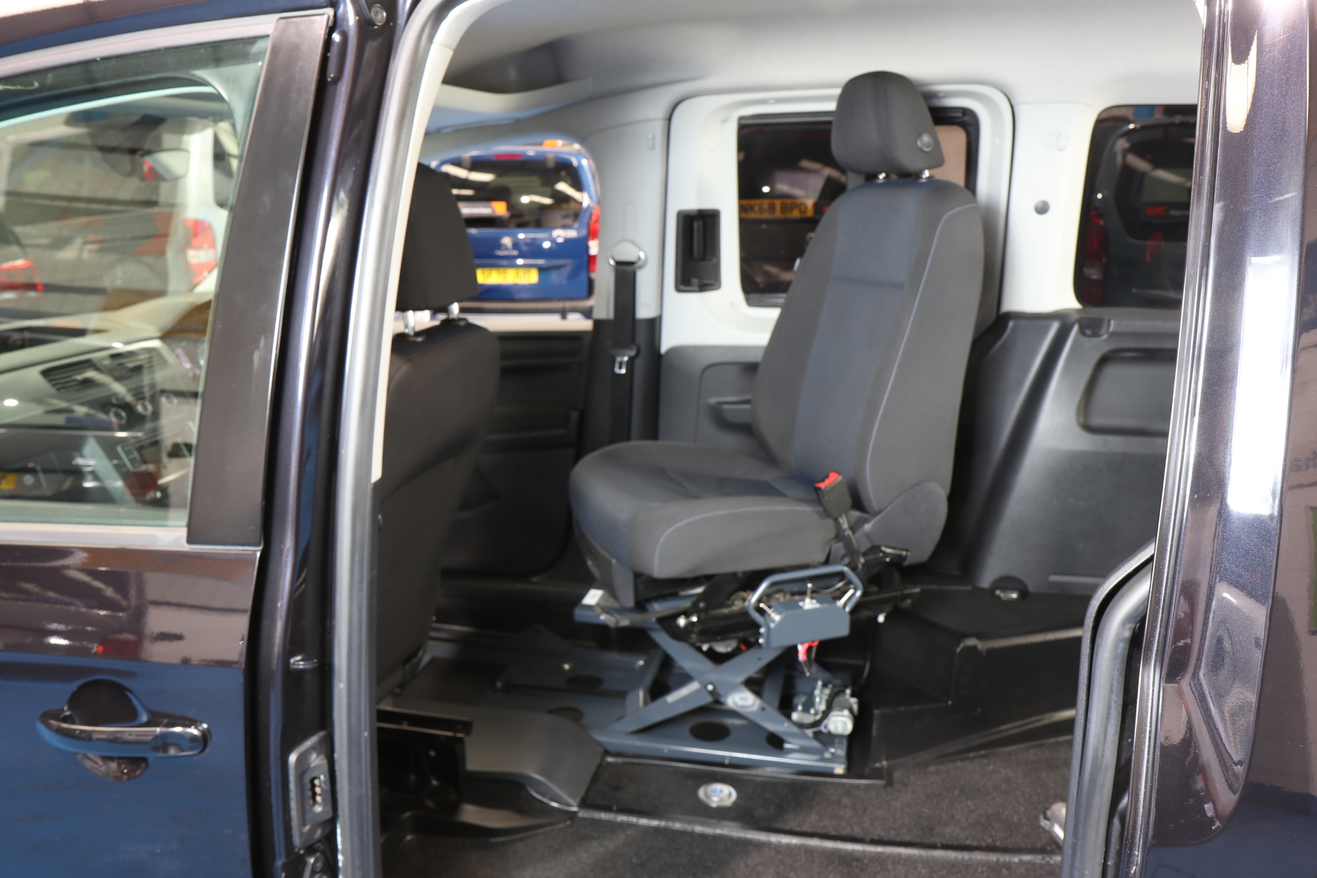 VW Caddy Transfer To Drive Car dv68