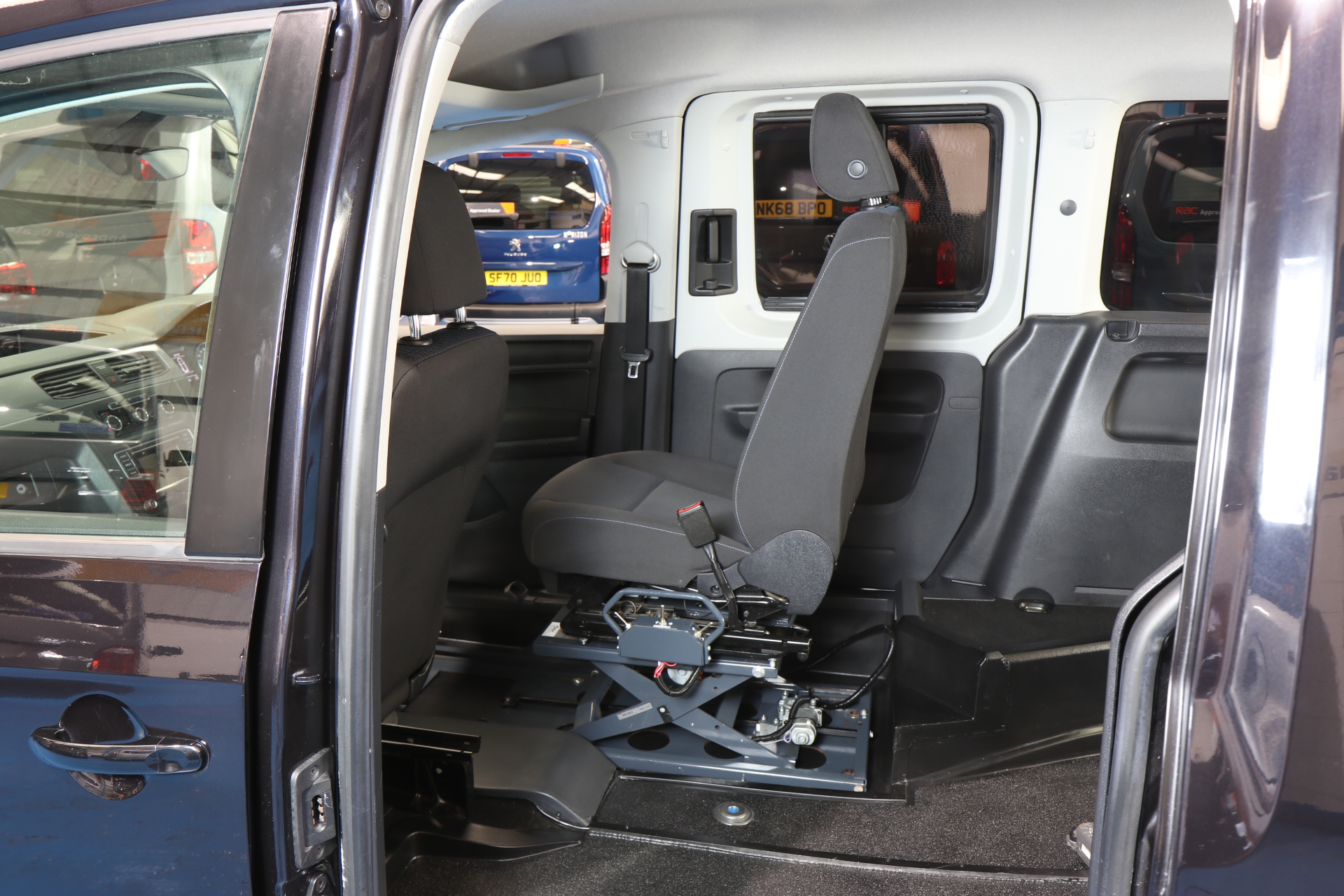 VW Caddy Transfer To Drive Car dv68