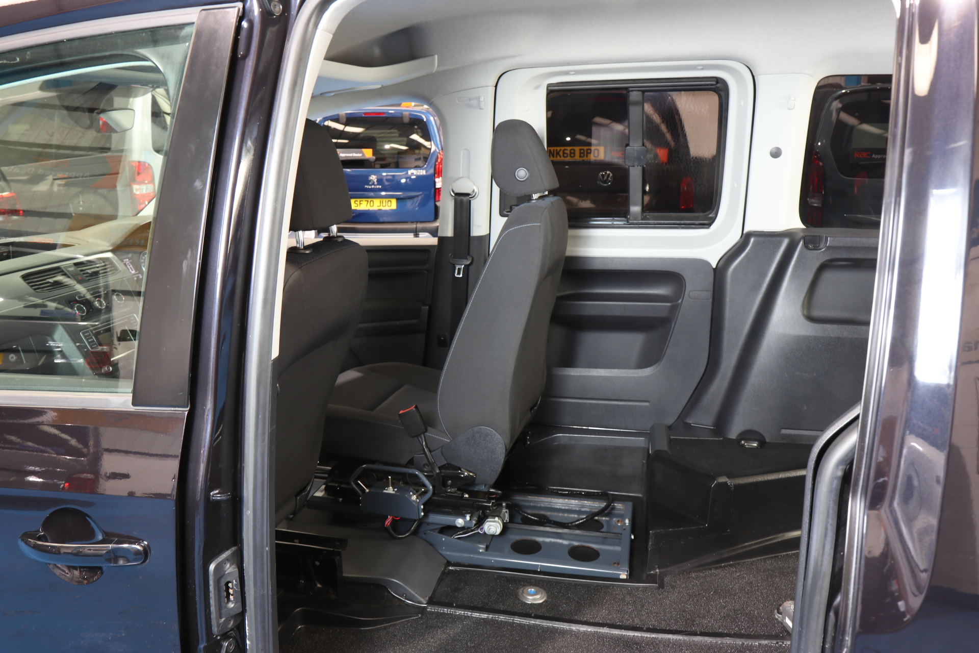 VW Caddy Transfer To Drive Car dv68