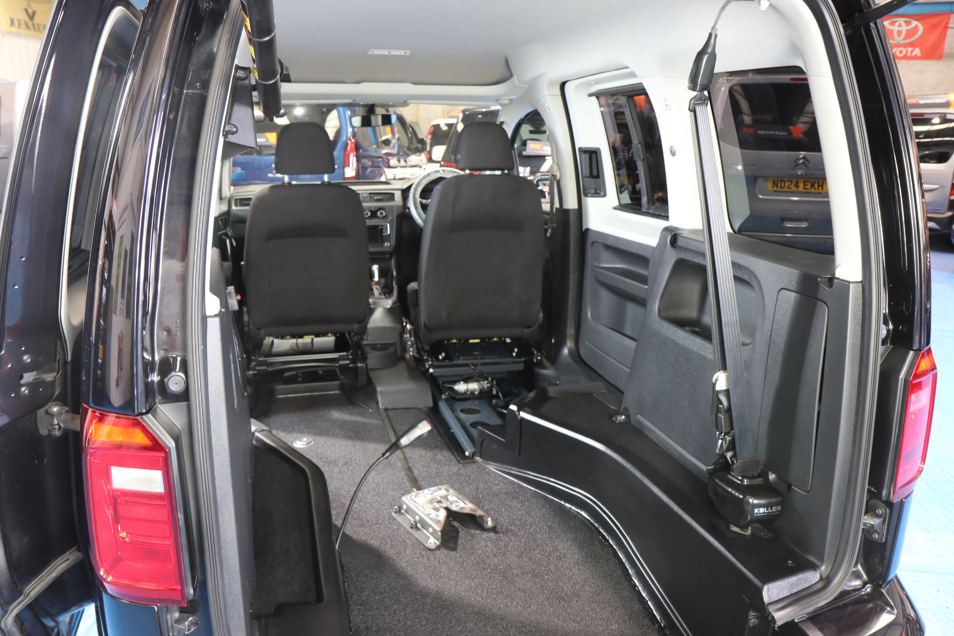 VW Caddy Transfer To Drive Car dv68