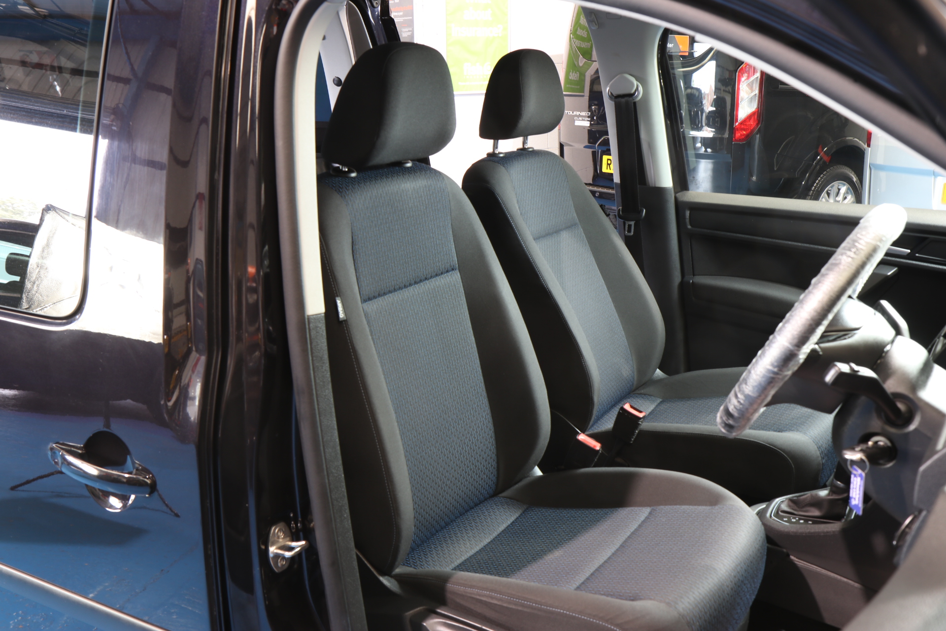 VW Caddy Transfer To Drive Car dv68